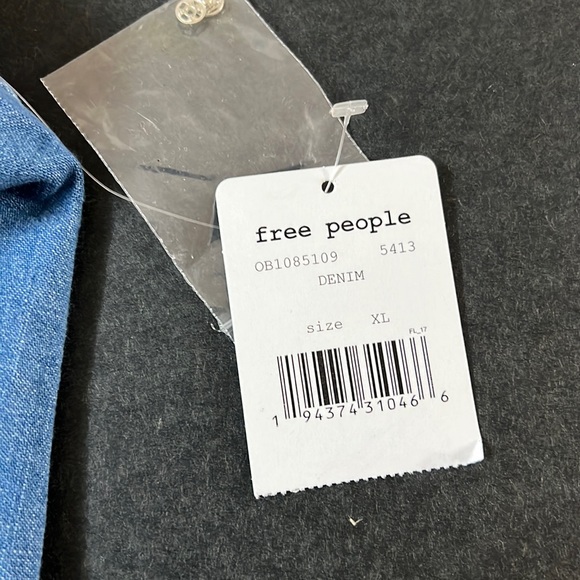 We The Free People Women’s NWT Size Large Palm Desert Denim Top size XL - Picture 15 of 16